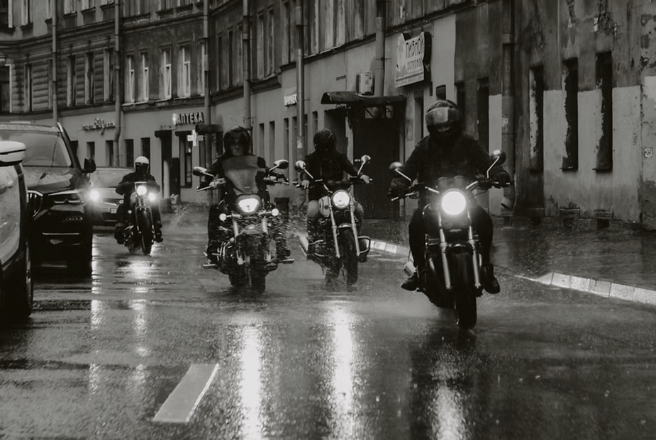 The Ultimate Guide to Monsoon Riding in India: Tips and Tricks